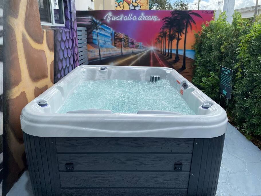 Cozy & Colorful Miami Art Canvas W/Hottub & Murals Экстерьер фото