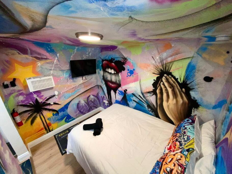 Cozy & Colorful Miami Art Canvas W/Hottub & Murals Экстерьер фото